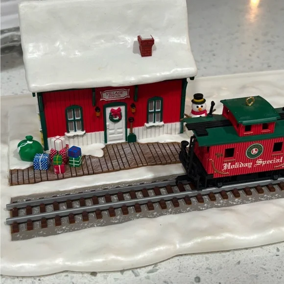 Hallmark Keepsake Club Exclusive - Lionel Holiday Special Train Set (2003) As Is